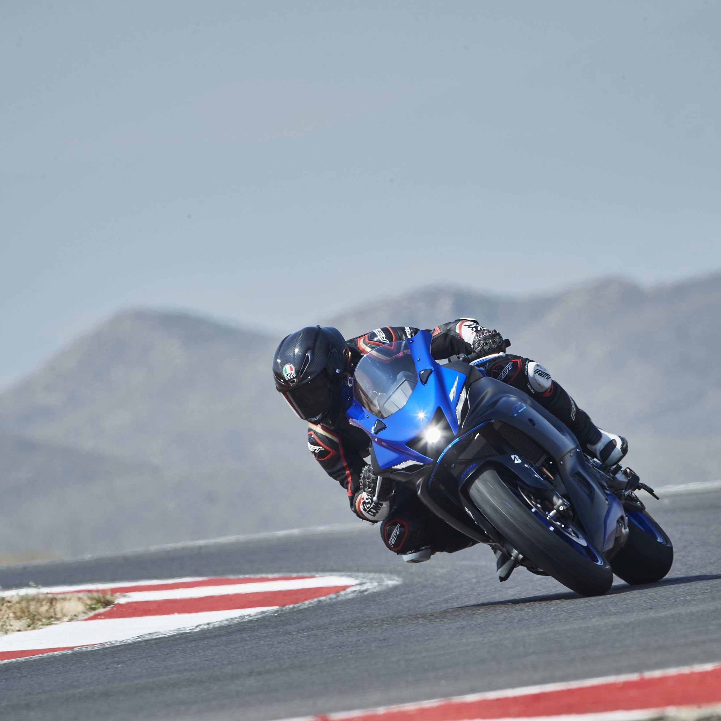 Yam-R7-2022-Visordown-Review 